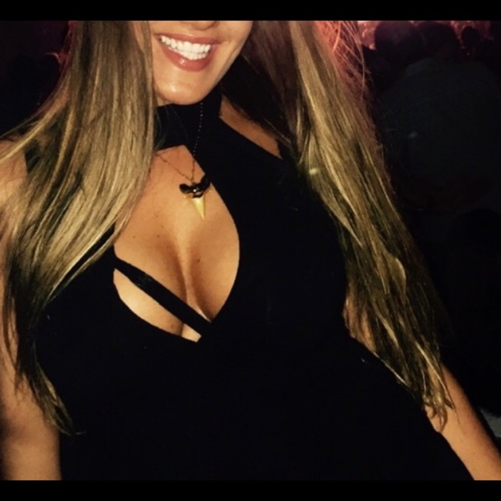 ✨Gold dipped shark tooth necklace✨